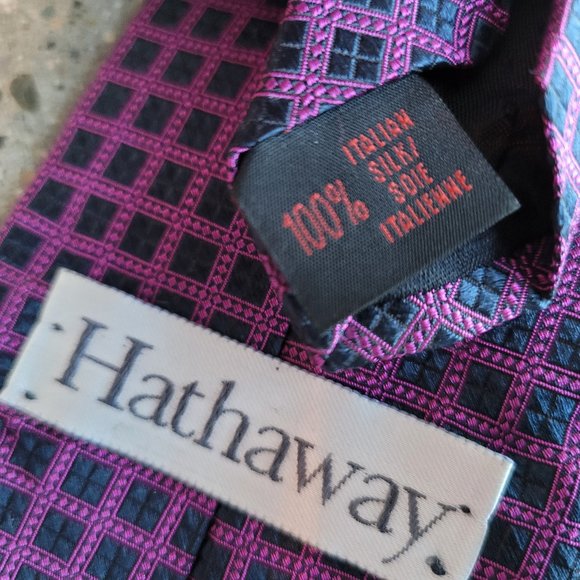 Hathaway 100% silk Tie - Picture 3 of 3